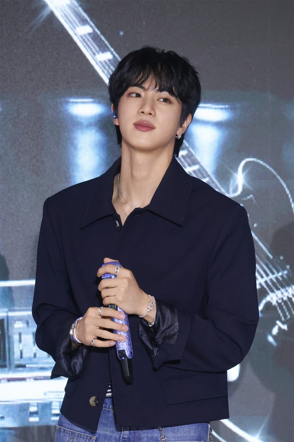 진, 팬들과 특별한 잔치! 신곡