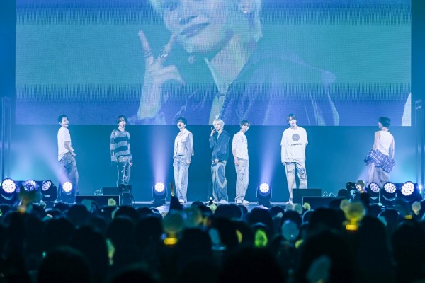 엔싸인, 日 홀 투어
