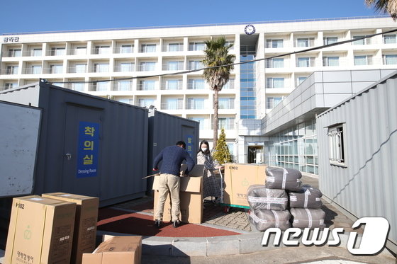 origin_이제확진자없으니오지마세요…전화한통에간호사8명날벼락