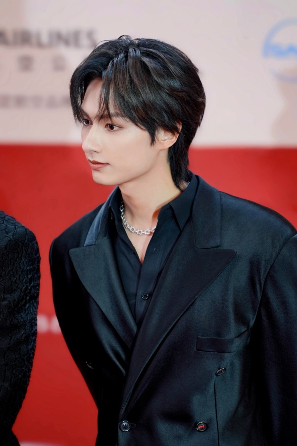 준, 상하이영화제 레드카펫 위풍당당 이미지