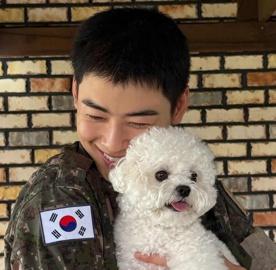 군인 차운우와 반려견 동동이